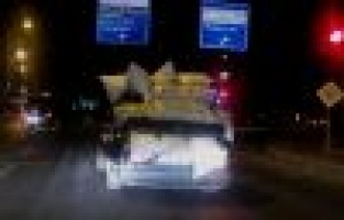 Kamyon Değil, Otomobil