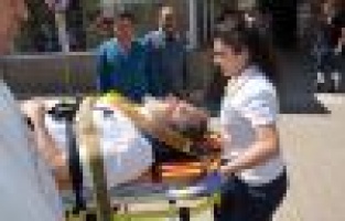 Kamyon ile Otomobil Çarpıştı: 3 Yaralı