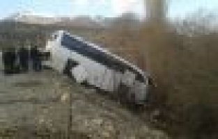 Kamyon yolcu otobüsüne arkadan çarptı: 9 yaralı