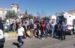 Kamyonet refüje çıktı: 2 Yaralı