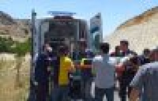 Kamyonet şarampole yuvarlandı: 2 yaralı