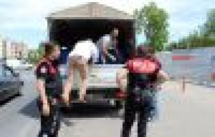 Kamyonetteki Varil Polisi Harekete Geçirdi