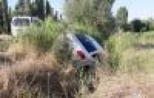 Kanala düşen otomobil sürücüsü yaralandı