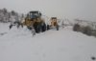 Kapalı olan 20 köy yolunda karla mücadele sürüyor