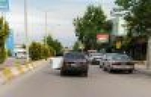 Kapısı açık seyreden otomobil tehlikeye davetiye çıkardı