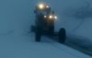 Karayolları ekipleri kapanan yolu açtı