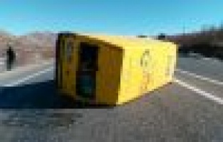 Kargo Minibüsü Takla Attı: 1 Yaralı