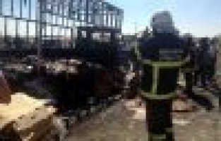 Karton Yüklü Kamyonet Alev Alev Yandı