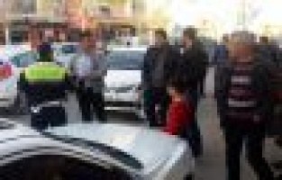 Kavşakta İki Otomobil Çarpıştı