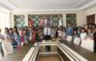 Kayserili öğrenciler Vali Aykut Pekmez ile bir araya geldi