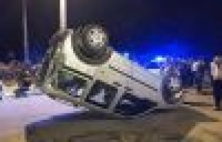 Kaza yaptılar, yara almadan kurtuldular