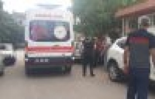 Kendi kendini bıçaklayarak yaraladı