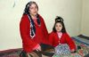 Kızıyla birlikte yaşam savaşı veren kadın yardım bekliyor