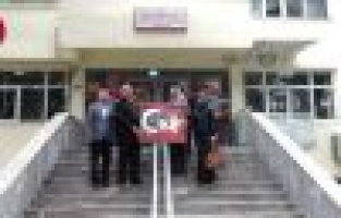 Komutana Afrin tablosu hediye edildi