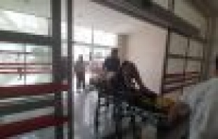 Köpekten kaçarken otomobilin altında kaldı