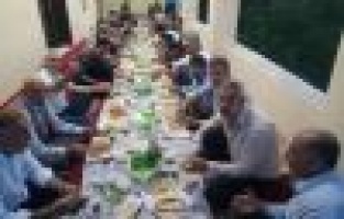 Köyün gençleri tüm köye iftar yemeği verdi