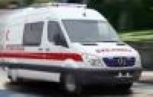 Küçük çocuğun bacağına ve sırtına odun saplandı