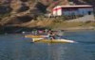  Kürek sporcuları şehitler ve gaziler için kürek çekti