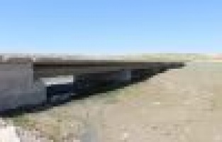 Kuruyan barajdaki eski köprü ortaya çıktı