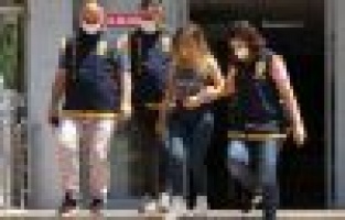 Kuyumcuları sahte altın ile dolandıran 2 şahıs yakalandı