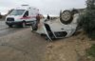 Lastiği patlayan otomobil takla attı: 2 Yaralı