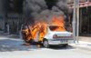 LPG'li otomobil alev topuna döndü 