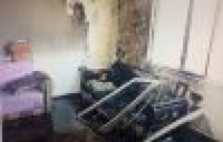 Madde bağımlısı genç evini yaktı