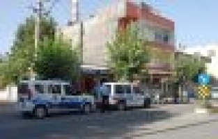 Madde Bağımlısı Şahıslar Esnafa Saldırdı