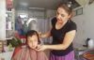  Maddi durumu zayıf öğrencilere ücretsiz saç kesimi