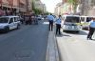 Maddi hasarlı kaza sonrası silahına sarıldı