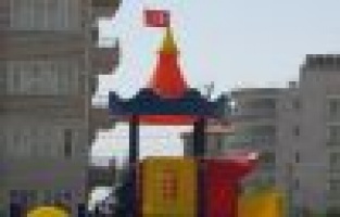 Mahalleli  Oyun Parkına Terör Lanetlemek İçin Türk Bayrağı Astı