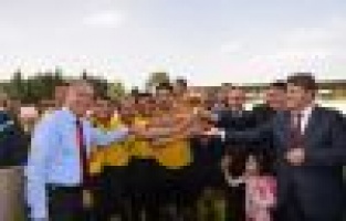 MAHKUMLARIN FUTBOL MÜSABAKASINDA KAZANAN DOSTLUK OLDU