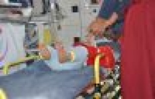 MERDİVENDEN YUVARLANAN ÇOCUK AĞIR YARALANDI