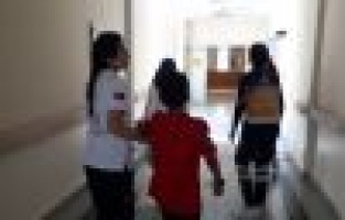 Merdivenlerden düşen öğrenci yaralandı 