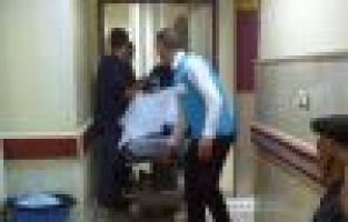 MESCİTTE, BIÇAKLAR KONUŞTU: 1 YARALI