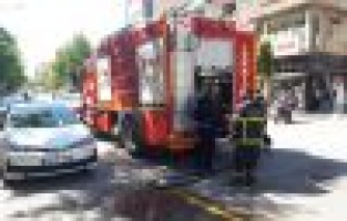 Metruk haldeki evde çöp yangını paniğe neden oldu