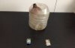 Mezarlıkta uyuşturucu içtiği iddiasıyla 2 kişi yakalandı