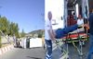 Midibüs Elektrik Direklerine Çarpıp Karşı Şeride Geçti