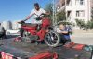 Minibüs ile motosiklet çarpıştı: 1 yaralı