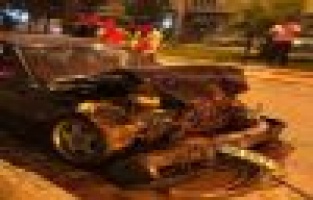 Minibüs ile otomobil çarpıştı: 5 yaralı