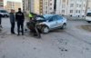 Minibüs ile otomobil çarpıştı: 6 yaralı