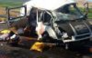 Minibüs Park Halindeki Tıra Çarptı: 1 Ölü, 2 Yaralı