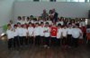 Minik Öğrenciler Gösterileriyle Büyüledi