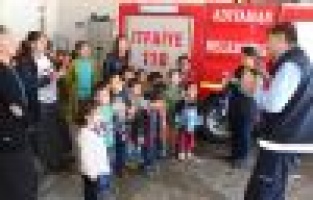 Minik Öğrenciler İtfaiye Müdürlüğünü Gezdi