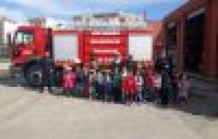 Minik öğrencilere itfaiye mesleği anlatıldı