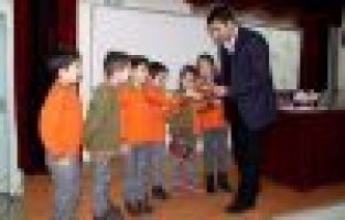 Minik öğrencilerin okuma sevinci