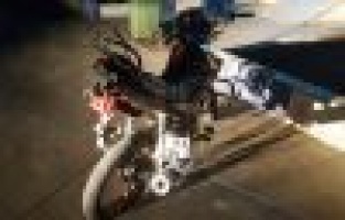 Motosiklet devrildi: 2 yaralı