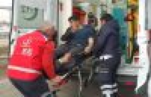 Motosiklet devrildi: 2 Yaralı