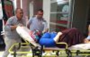 Motosiklet devrildi: 2 yaralı