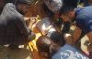 Motosiklet ile kamyonet çarpıştı: 2 yaralı